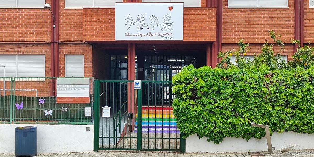 Imagen de la actual entrada del CEE Baix Maestrat, ubicado en Vinaròs.