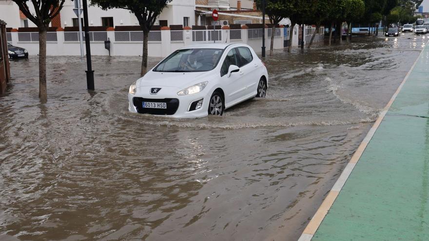 Calles inundadas y casi impracticables  en el municipio de Cartagena, tras las lluvias torrenciales provocadas por la dana Alice en octubre de 2025.