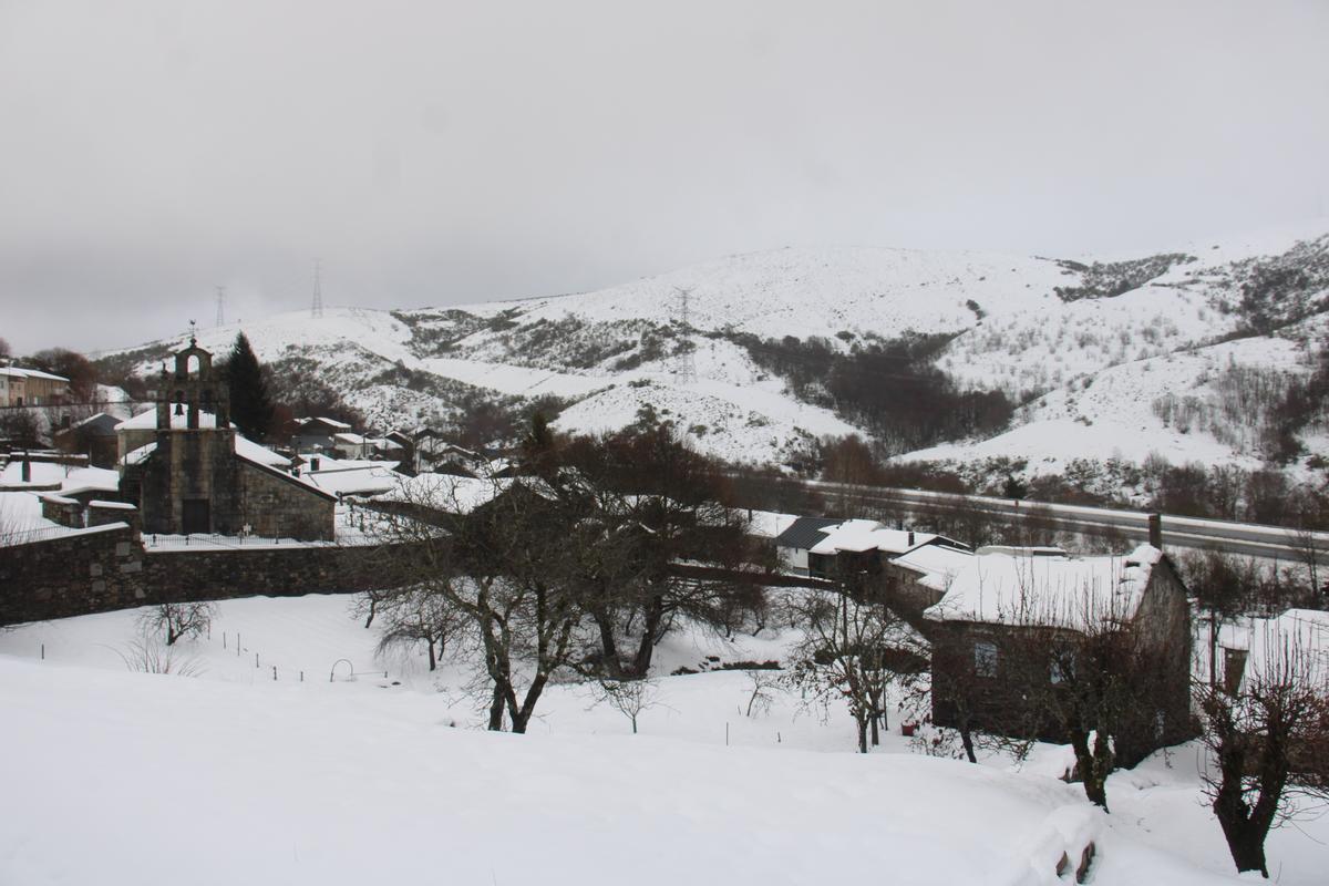 La nieve vuelve a conquistar Sanabria.