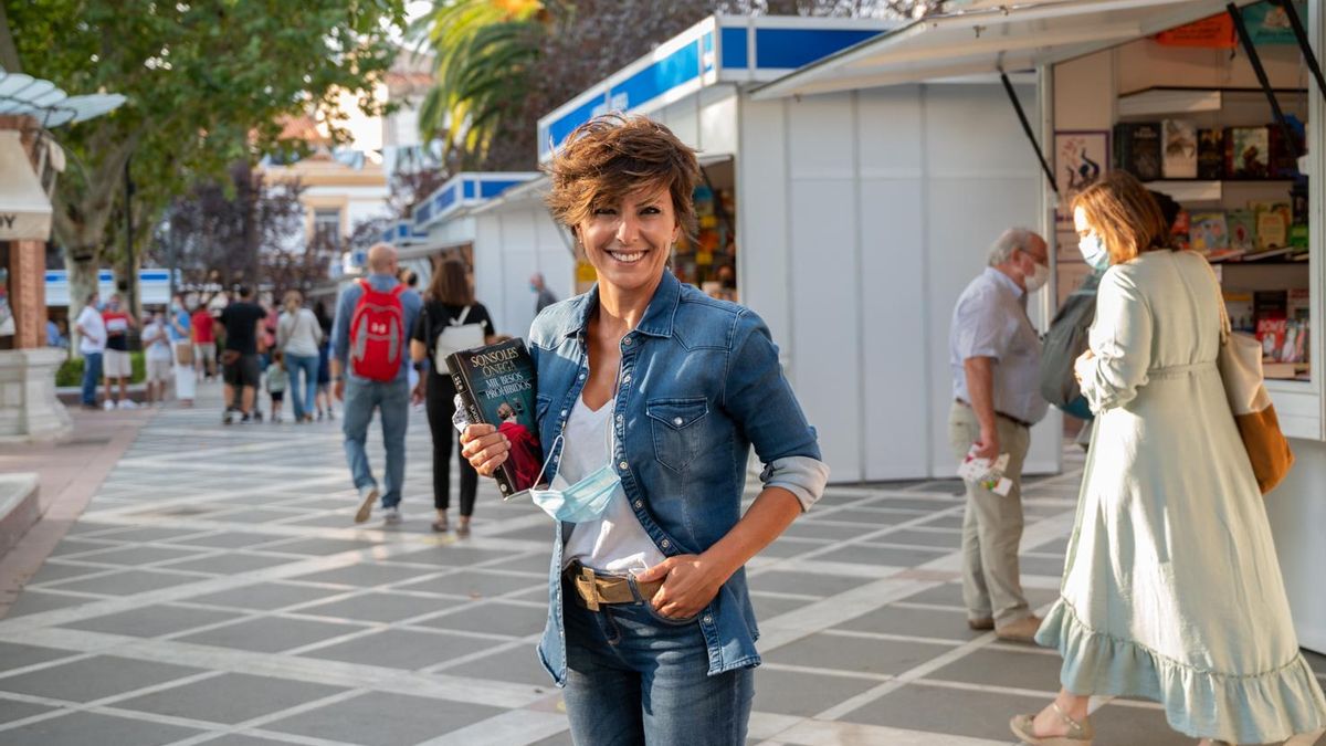 SONSLES ÓNEGA, EN SU ÚLTIMA VISITA A LA FERIA DEL LIBRO DE BADAJOZ