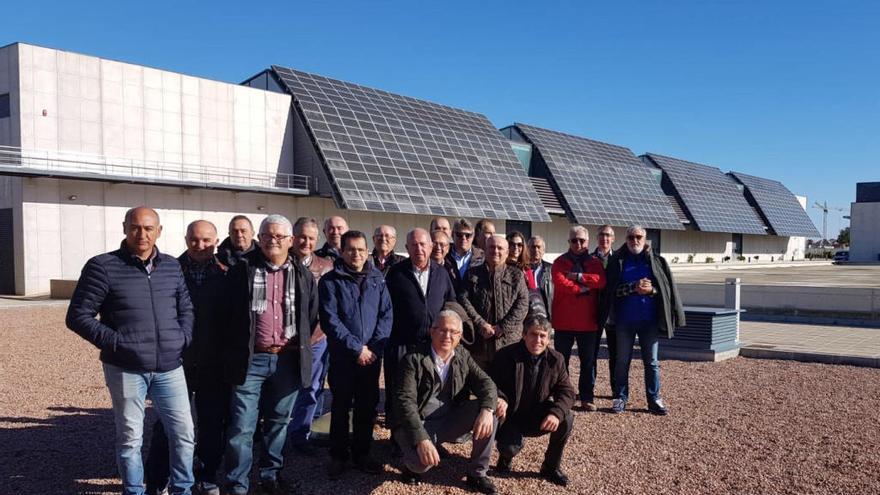 Miembros del Consejo Rector de Fecoam y de las cooperativas del Campo de Cartagena, en la planta.