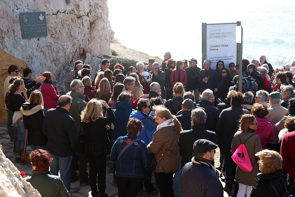 Homenaje a las víctimas de la desbandá en el Peñón del Cuervo