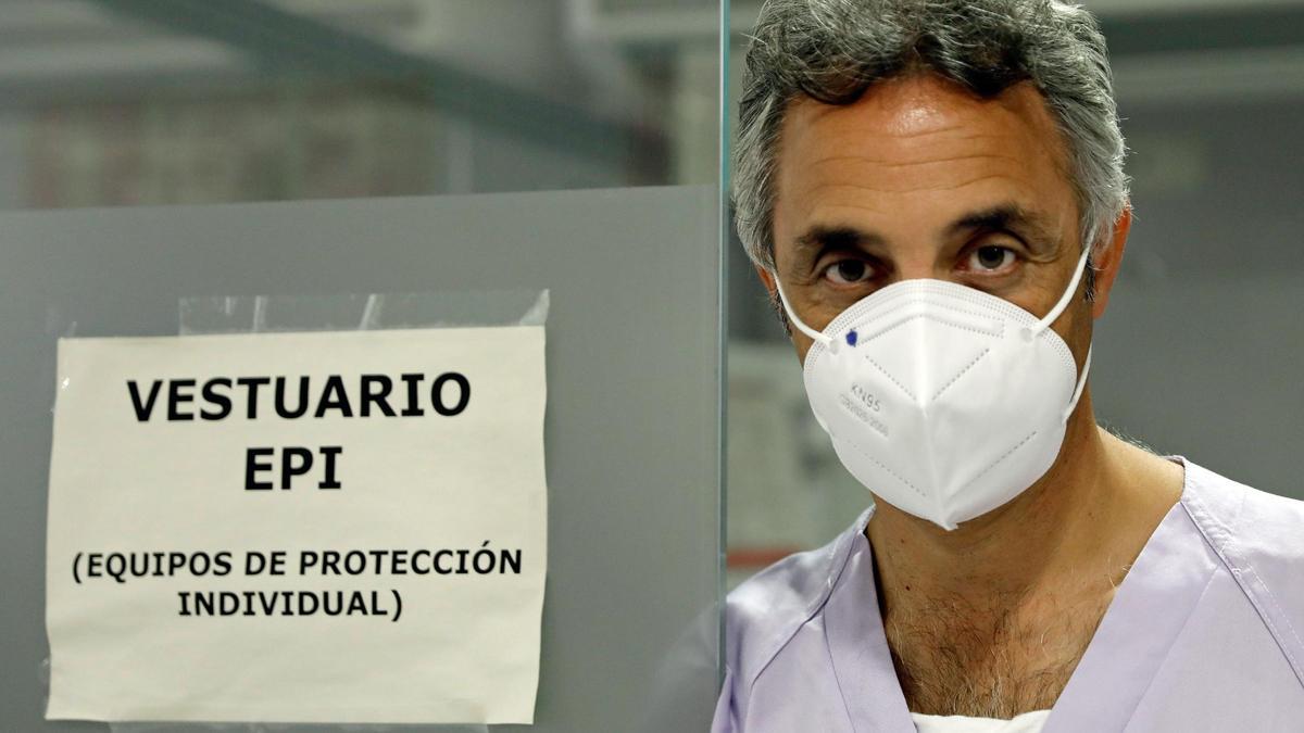 Ricardo Gimeno, jefe clínico de Medicina Intensiva de La Fe, que no obstante ha resaltado que por el momento ningún paciente se ha quedado sin cama de UCI, ni sin recibir la atención que corresponde.