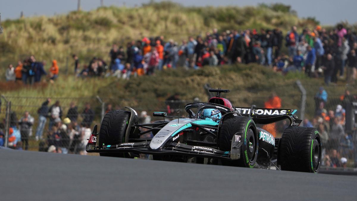 El británico George Russell, al volante del Mercedes W15 en Zandvoort