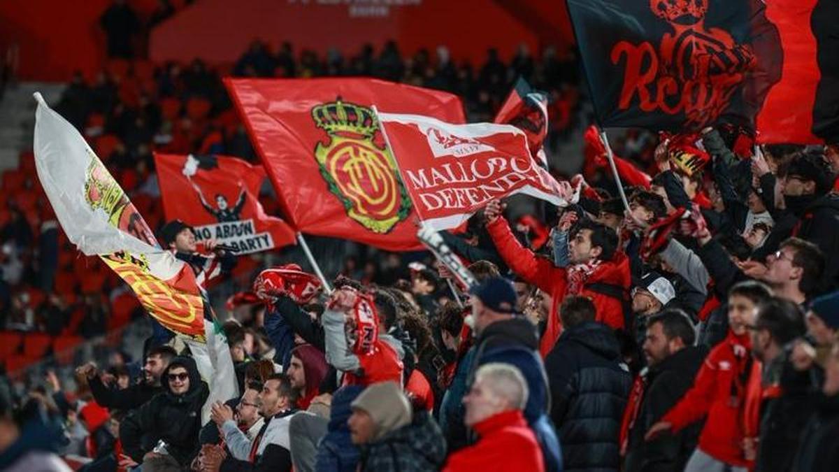 Grada lL'Infern en el partido de este domingo ante el Girona.