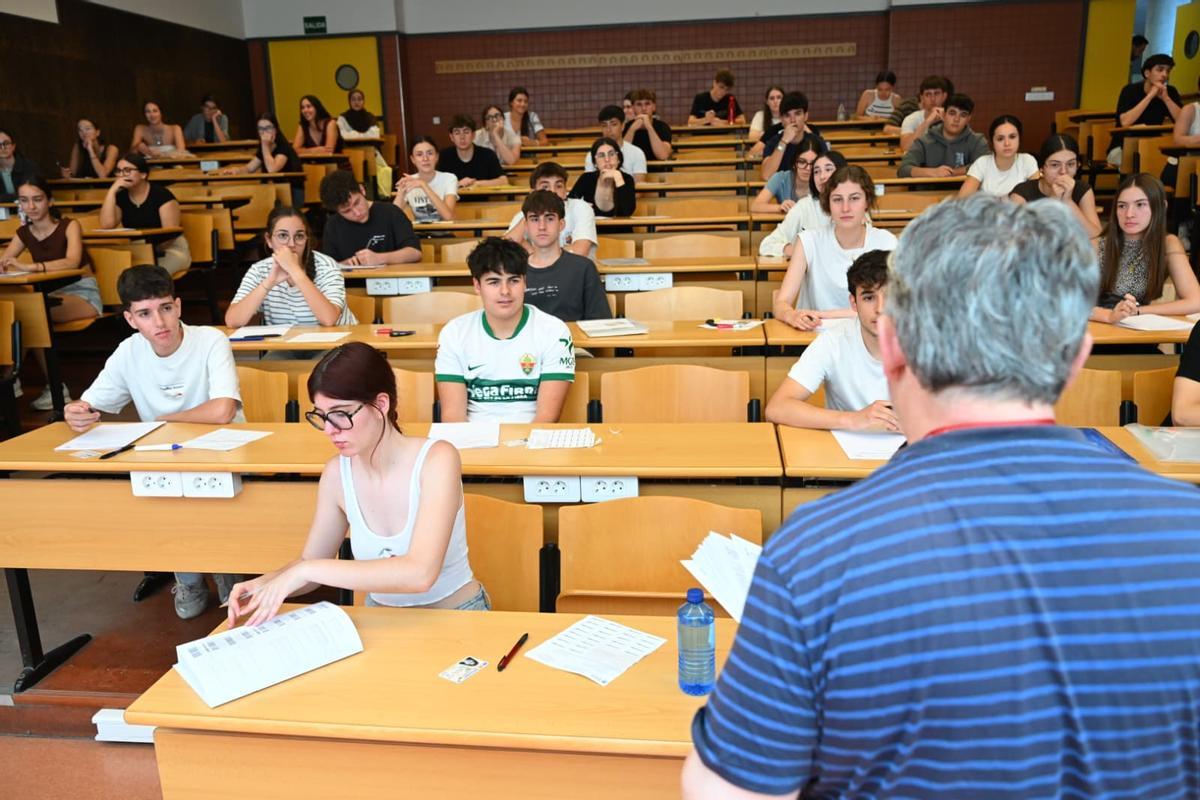 La Selectividad arranca en la UMH entre nervios e ilusión