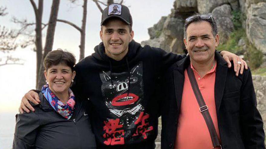 Maxi Gómez, con sus padres