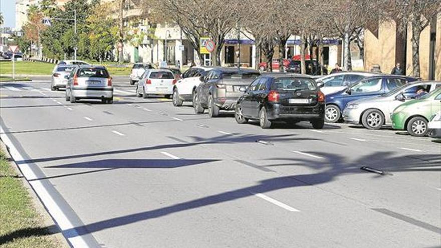 La policía pone más de 300 multas por aparcar en el carril bici de Sinforiano