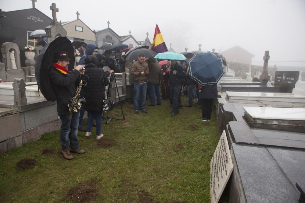 Homenaje en memoria de José Maldonado en el cementerio de La Espina, Salas