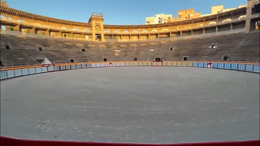 La plaza de toros de Palma se transforma en un gran lienzo a la espera del pintor Domingo Zapata