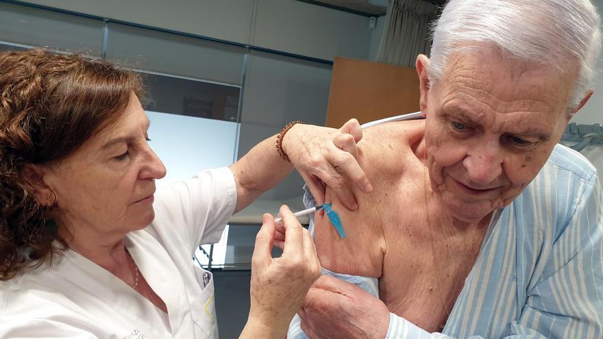 La Xunta recomienda el uso de mascarilla ante el inicio precoz de la ola epidémica de la gripe