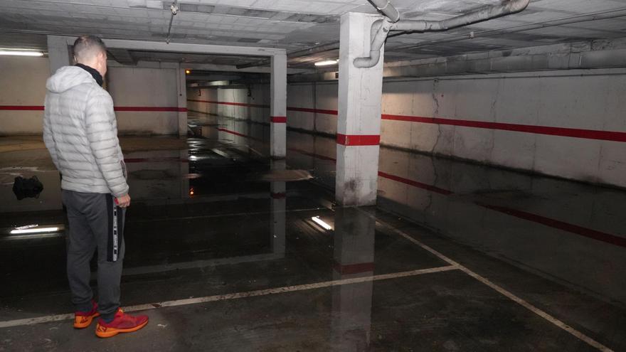 La lluvia anega garajes y provoca grandes balsas de agua en Badajoz