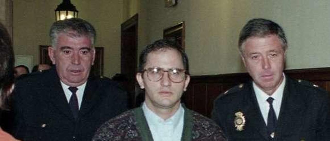 Pérez Vilarchao, en la Audiencia de Oviedo, en 1997.