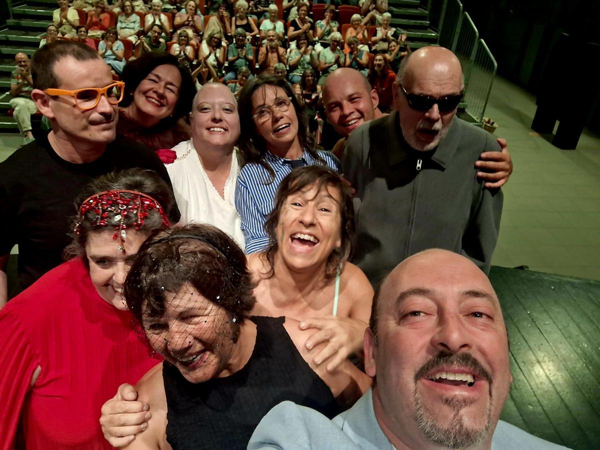 A compañía viguesa da ONCE tras finalizar a función en Girona.