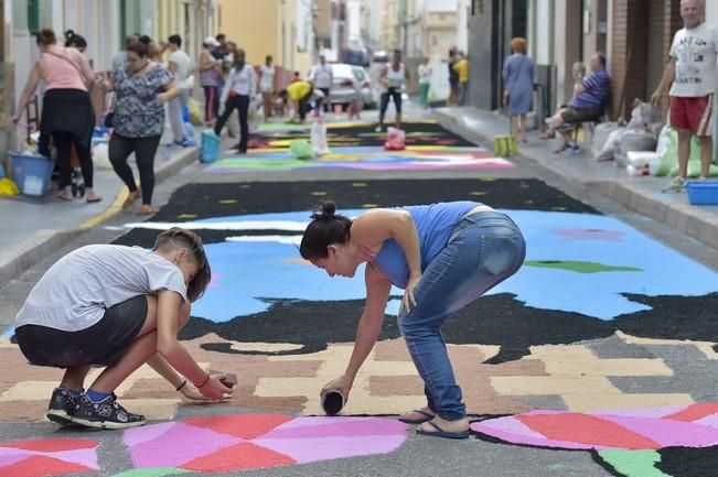 Alfombras por la fiesta de la Vingen del Carmen, ...