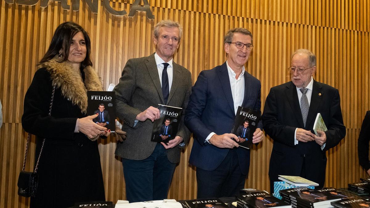 Alberto Núñez Feijoo en la presentación del libro 'A propósito de Feijóo', escrito por el politólogo Xosé Luis Barreiro Rivas.