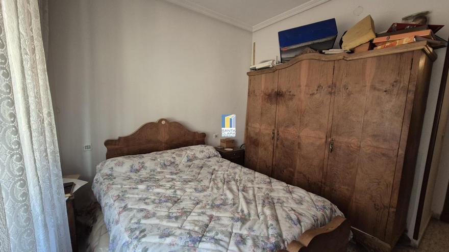 Piso a la venta a un paso de La Marina con patio y plaza de garaje