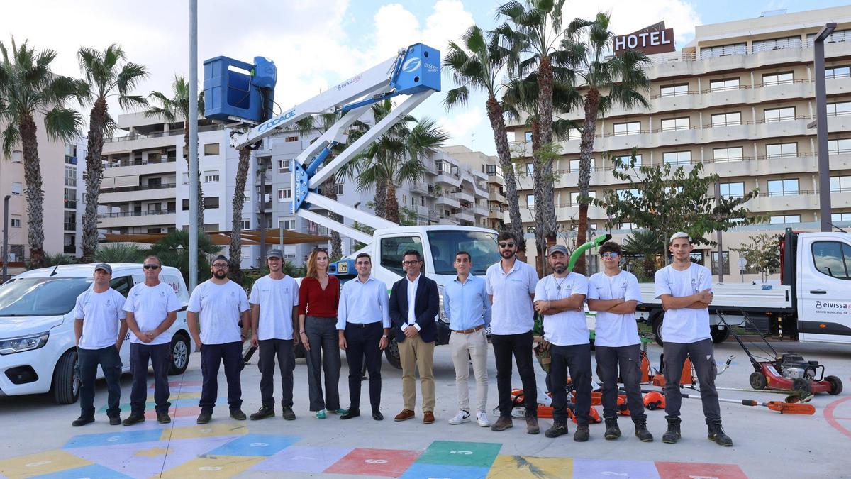 Consulta las fotos de la presentación en la plaza de Es Pratet del equipo de jardinería del Ayuntamiento de Ibiza