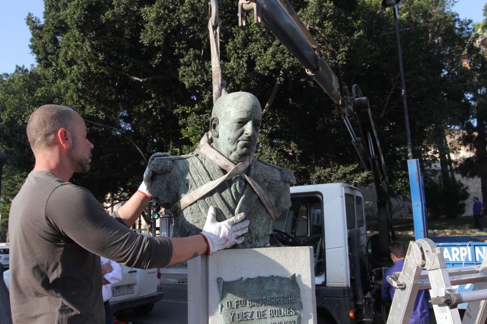 Retiran el busto del Almirante Bastarreche