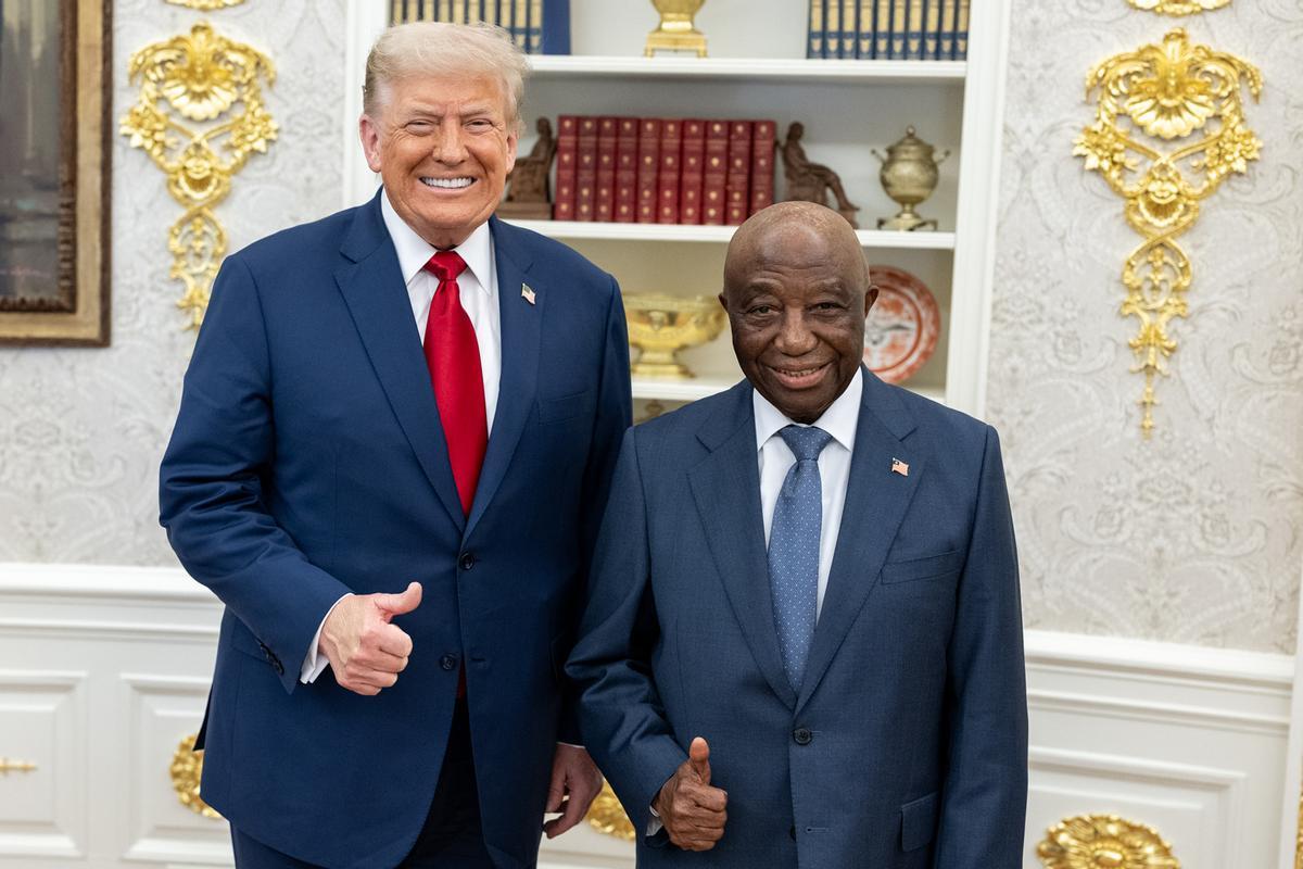 El presidente de EEUU, Donald Trump, recibe al presidente de Liberia, Joseph Nyuma Boakai, en el Despacho Oval de la Casa Blanca, antes de un encuentro multilateral con líderes africanos.