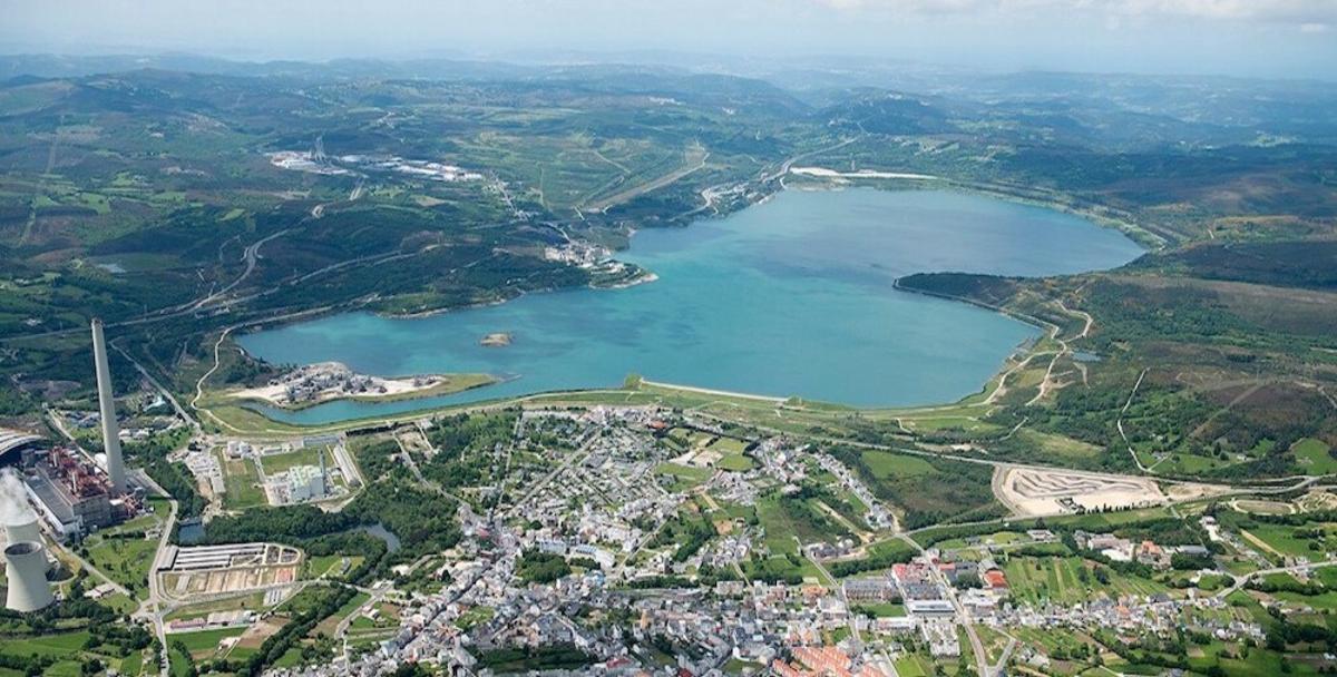 El lago artificial más grande de España se encuentra en Galicia.