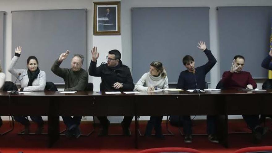 La corporación municipal refrendó ayer por unanimidad la negativa a albergar el vertedero.