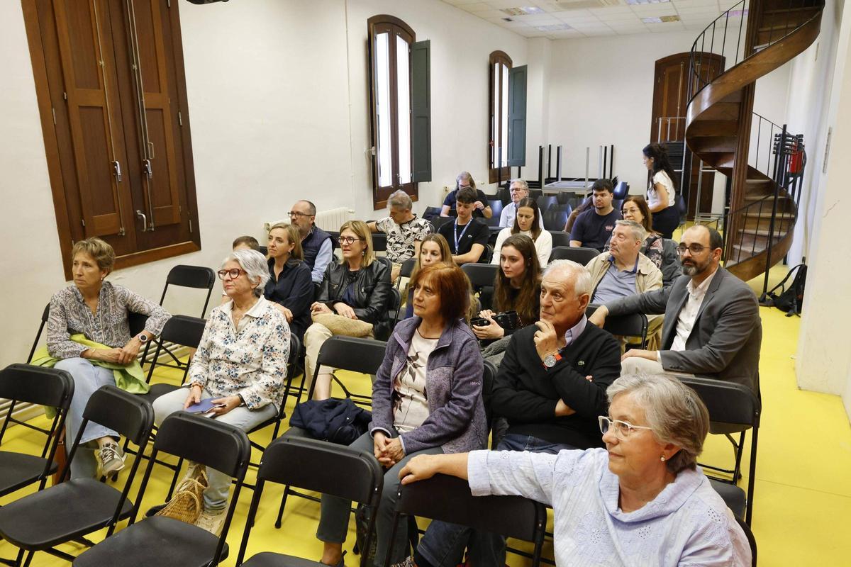 Les imatges de la reunió entre veïns de l'entorn de la ronda Ferran Puig i l'Ajuntament de Girona