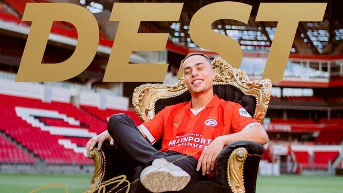 Sergiño Dest, tras ser presentado como nuevo jugador del PSV Eindhoven, cedido por el Barça un año.