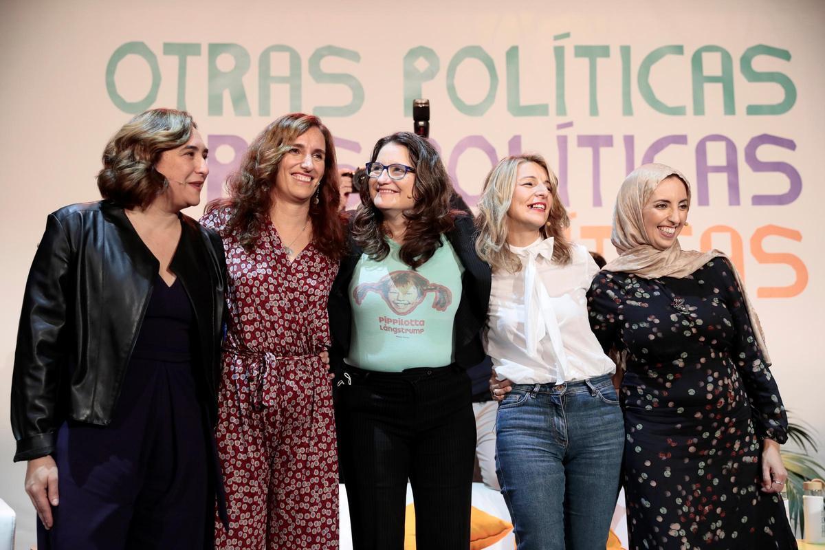 Ada Colau, Mónica García, Mónica Oltra, Yolanda Díaz y Fátima Hamed en el acto &quot;Otras Políticas&quot;, en noviembre de 2021.