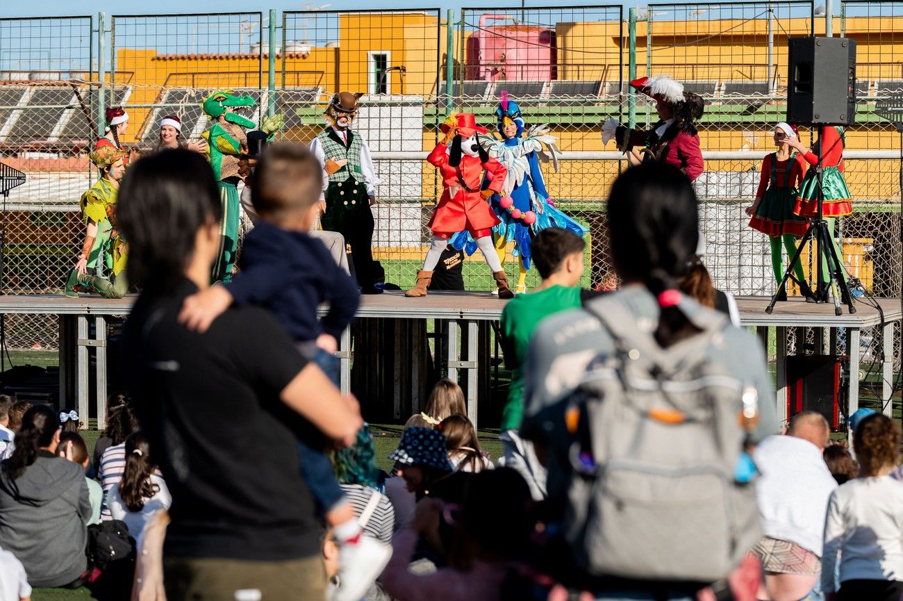 Miles de personas llenan de ilusión el Estadio de Barrial en la llegada de los Reyes Magos