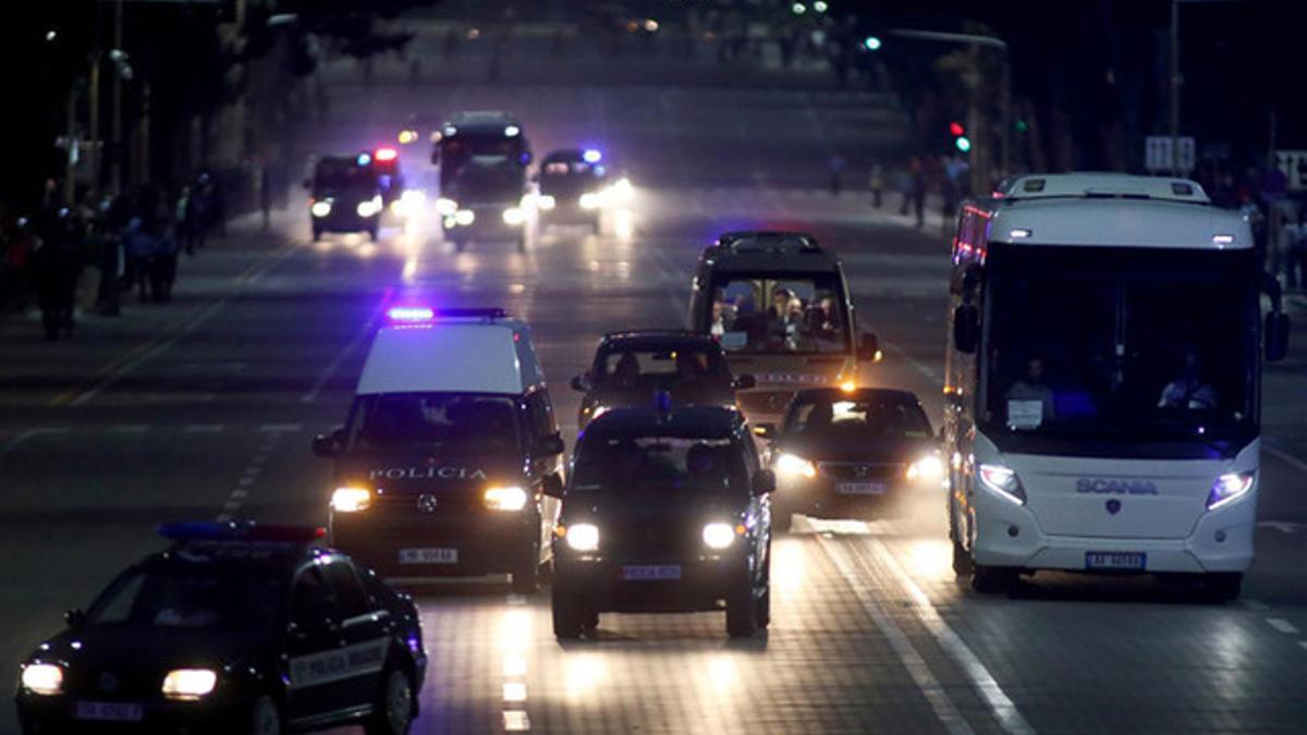 El autobús de Serbia recibió el impacto de una piedra