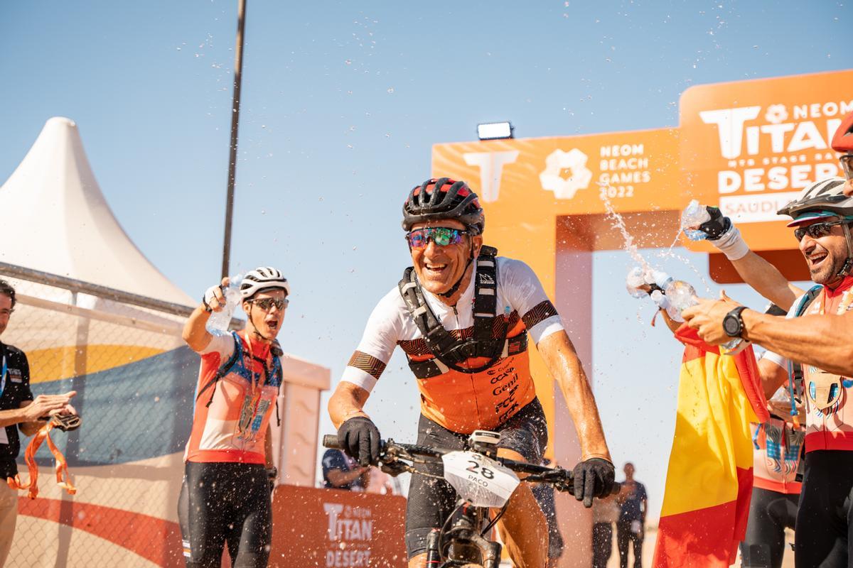 Paco Barranco, tras completar más de 10.000 km por el desierto en bicicleta