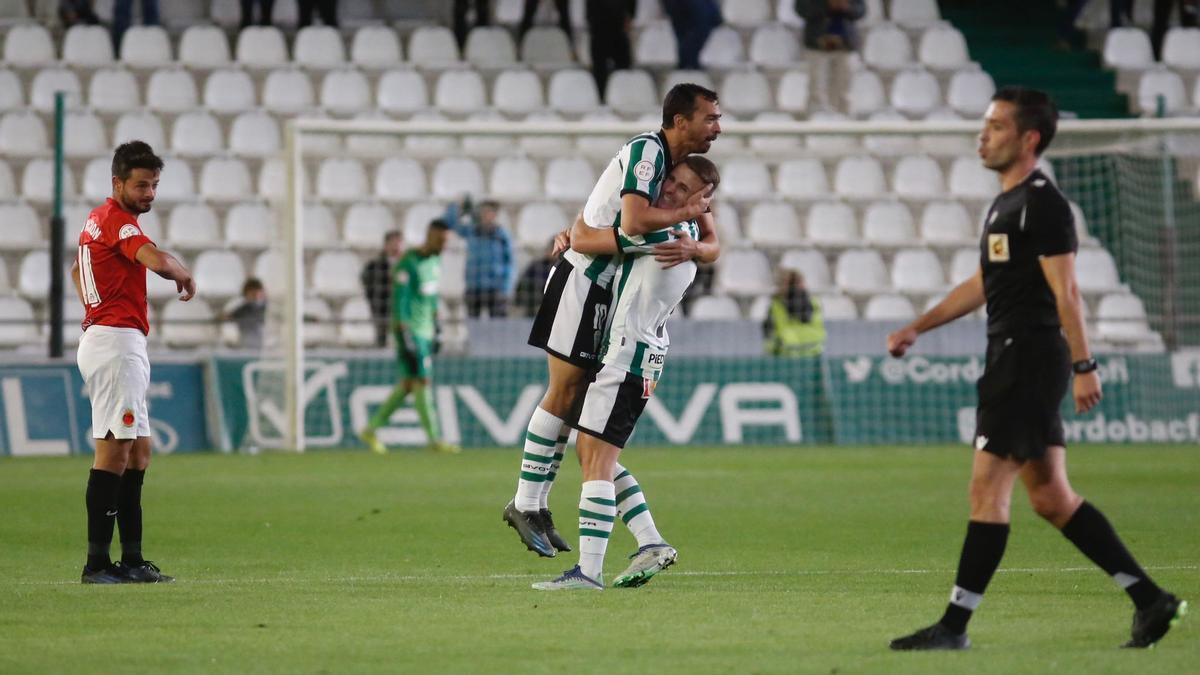 Miguel De las Cuevas, feliz tras el primer gol del Córdoba CF ante el Montijo.