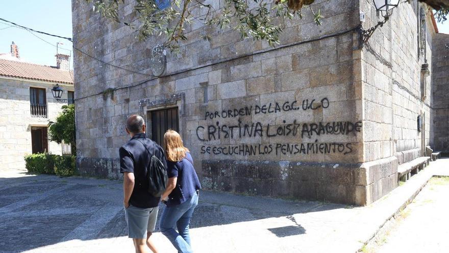 Cambados tapará las pintadas de San Benito de Fefiñáns con una lona de «camuflaje»