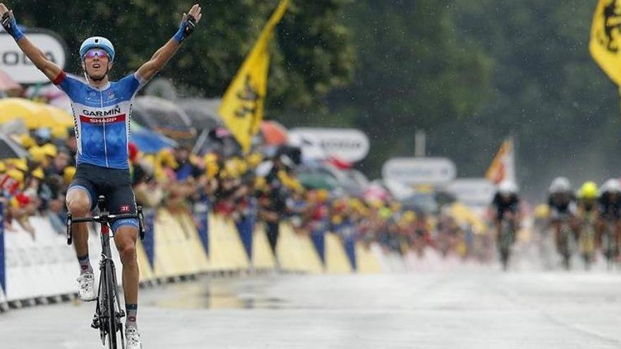 Navardauskas gana bajo la lluvia