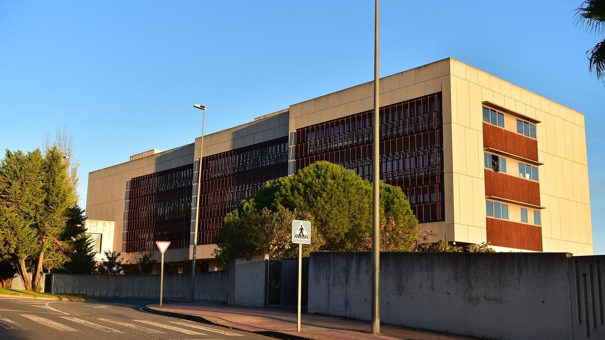 Nueve meses de prisión por una estafa a una mujer en Plasencia con la compra de un iPhone.