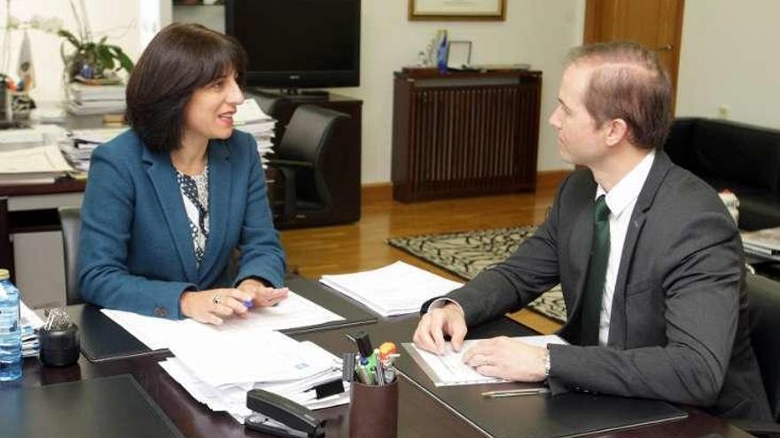 Ángeles Vázquez y Ricardo Durán se reunieron ayer. // Conchi Paz