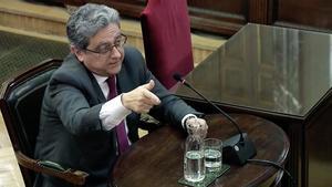 Voy a convocar el referéndum y después seguimos hablando, le espetó en una de sus conversaciones