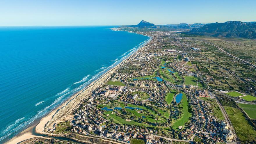 La exclusividad de Oliva Nova: arena blanca y aguas cristalinas en la costa valenciana