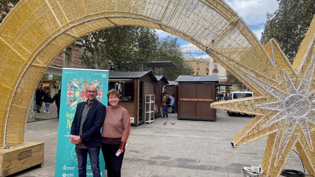 Los concejales Joan Sarrias y Heidi Pérez en la presentación de la campaña de Navidad de Mataró