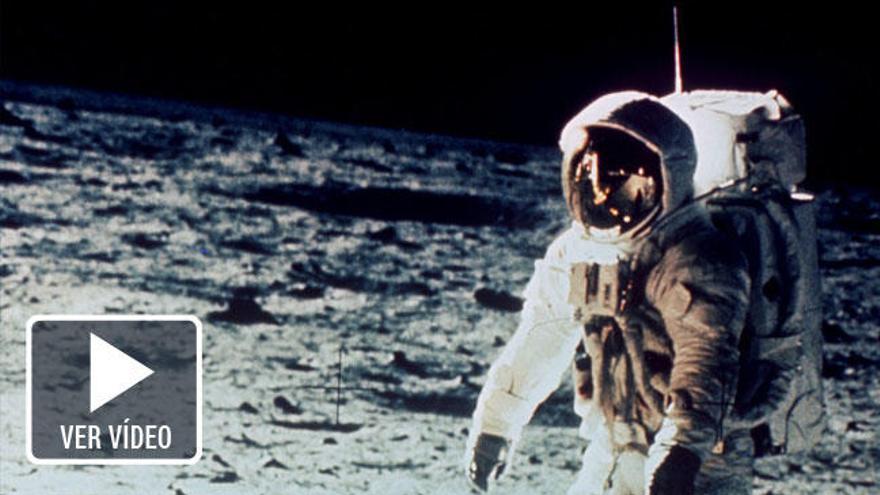 Neil Armstrong dio el primer paseo sobre la Luna.