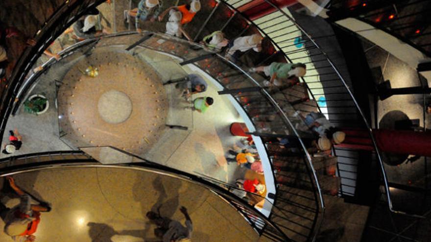 Vista cenital de las escaleras del Planetario coruñés. / V.Echave