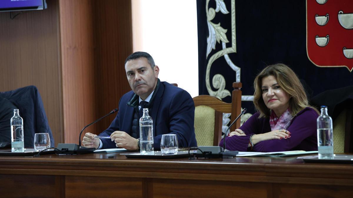 Oswaldo Betancort, presidente del Cabildo de Lanzarote y María Jesús Tovar, vicepresidenta y responsable del área de Planificación y Coordinación de Proyectos.
