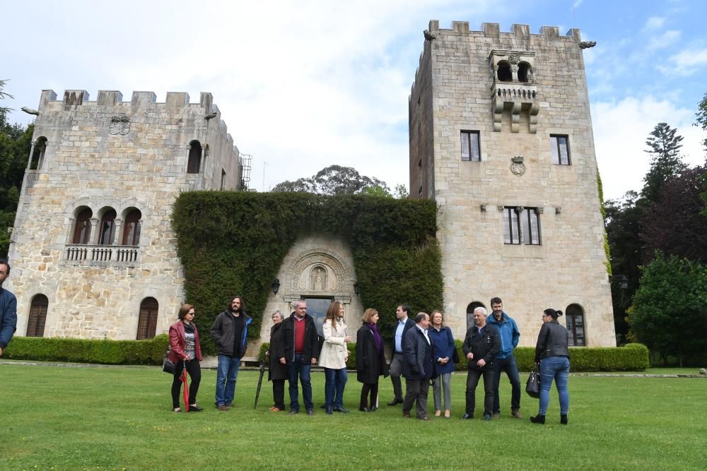 Visita de una comitiva política al Pazo de Meirás