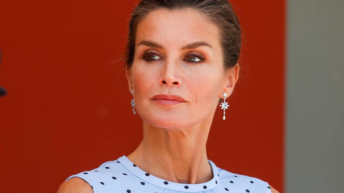 La reina Letizia con vestido de lunares en el Día de las Fuerzas Armadas