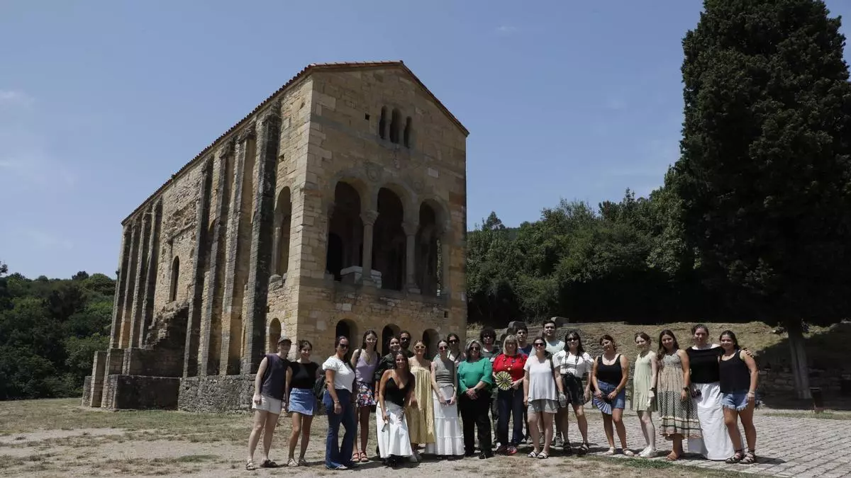 "Al ver las montañas de Asturias siento algo que no conocía de mí": la "reconexión" de los nietos de los emigrantes a América