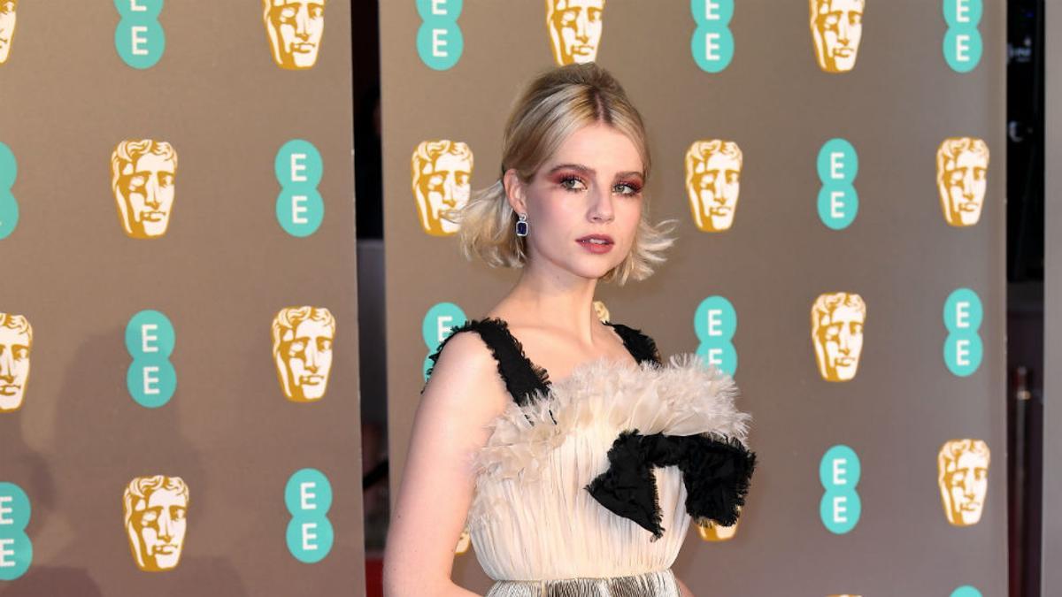 Lucy Boynton en la alfombra roja de los Premios Bafta