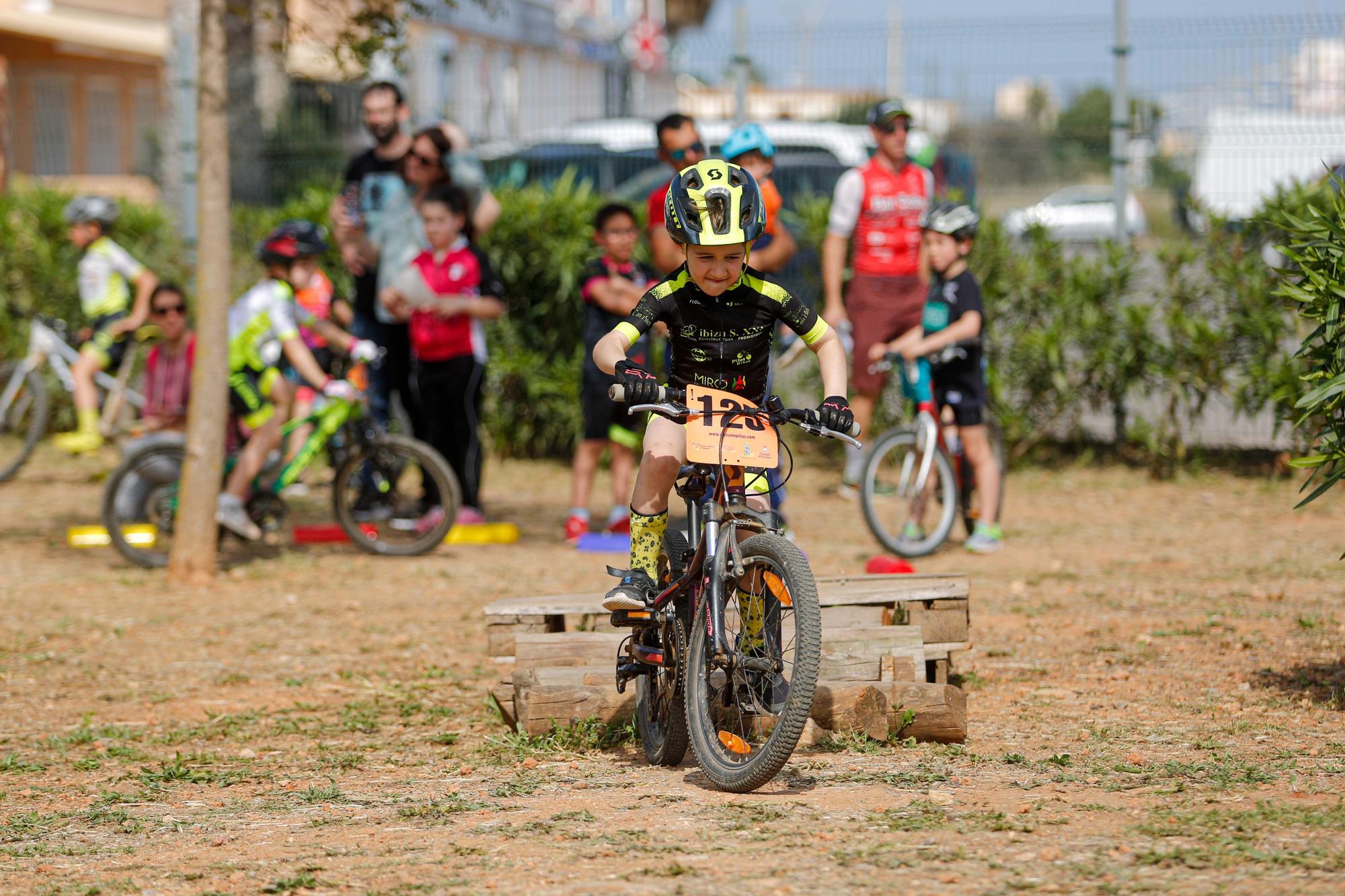 Los más pequeños de Ibiza aprenden a manejar con Bicykids