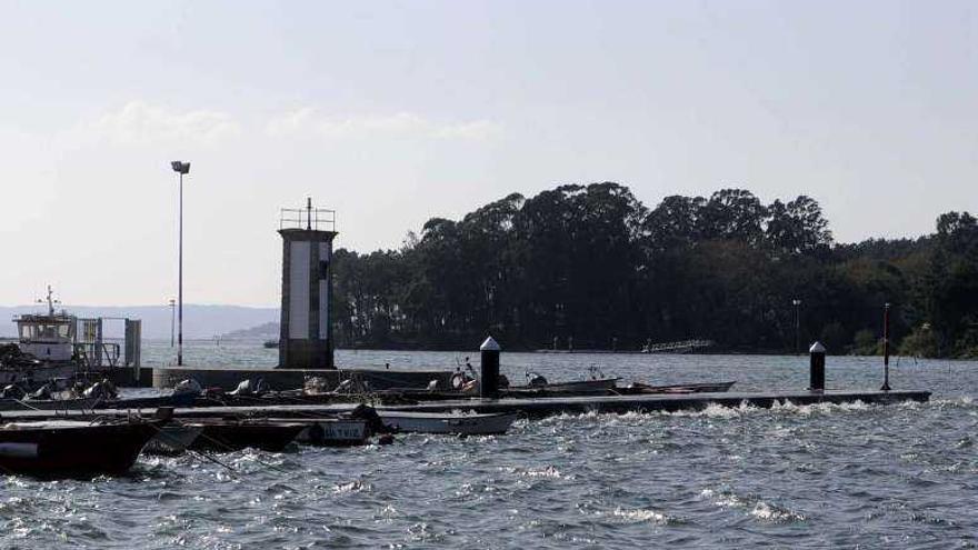 La marea también estuvo alta ayer en Carril. // Noé Parga