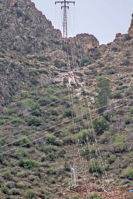 Instalación de torres eléctricas en Orihuela con h